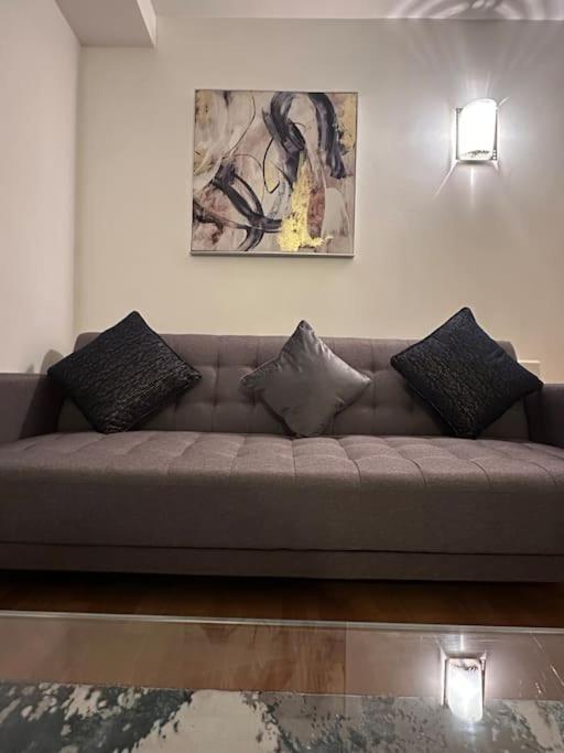 Apartment Modern 2-bedroom In Centre With Balcony, 2 Bathrooms & 4k Smart Tv - Sleeps 6 *